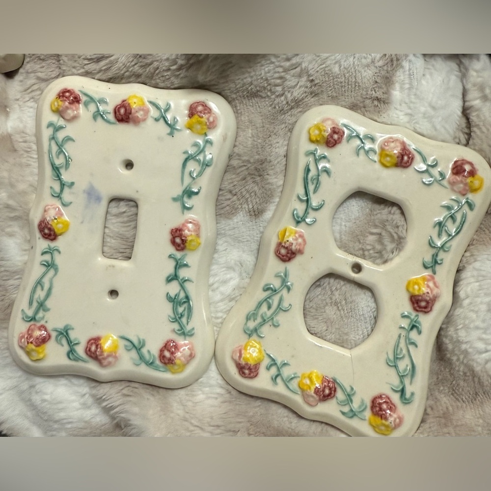 Vintage 1976 DUNCAN ENTERPRISES Ceramic Socket and Light Switch Cover Floral